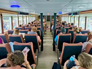 На этой лодке удобно все самые низкие цены на билеты у нас Нуса Пенида Санур Гили Комфортная лодка на ней не укачивает