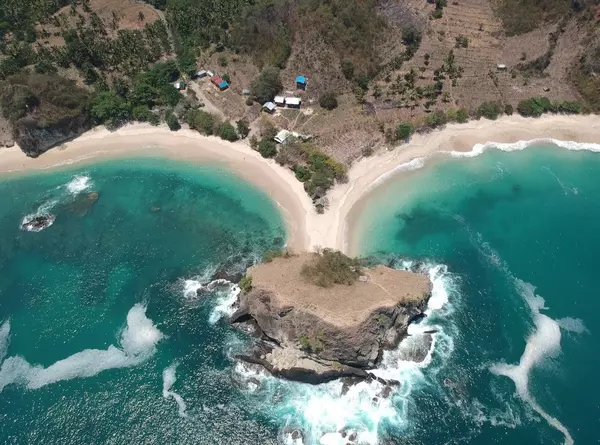 Пляж острова Флорес Koko Beach