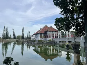 Taman Ujung - балийская достопримечательность Королевский дворец Таман Уджунг
